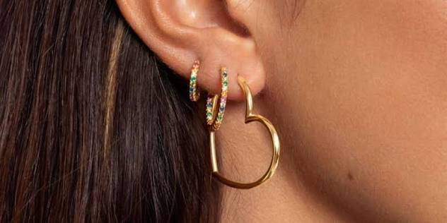 Rare Carat: Belanja Anting Hoop Lebih Mudah Ilustrasi anting hoop untuk artikel Rare Carat Permudah Belanja Anting Hoop dengan Situs Baru
